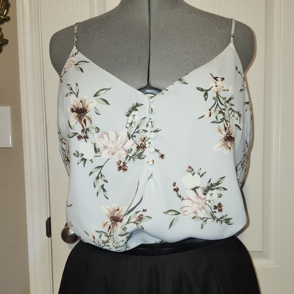 Dynamite blue floral blouse in size Large NWT - Picture 7 of 15